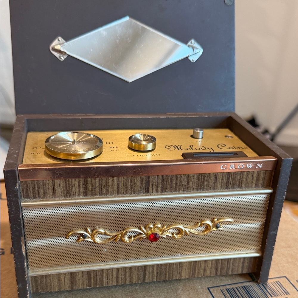 VINTAGE 1963 CROWN MELODY COINS RADIO BANK MADE IN JAPAN